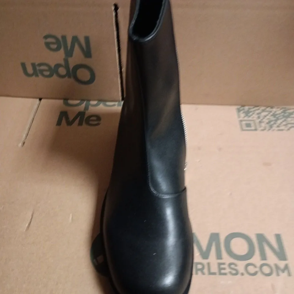 BOXED KOI THE WARDEN MEN'S CLASSIC SMART BOOTS IN BLACK - UK 9