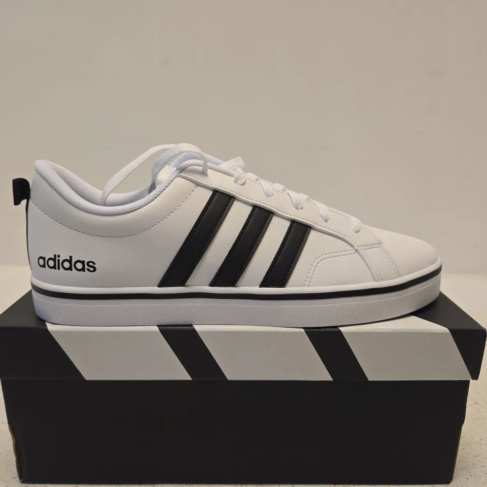 BOXED ADIDAS VSPACE 2.0 WHITE TRAINERS – UK 8.5