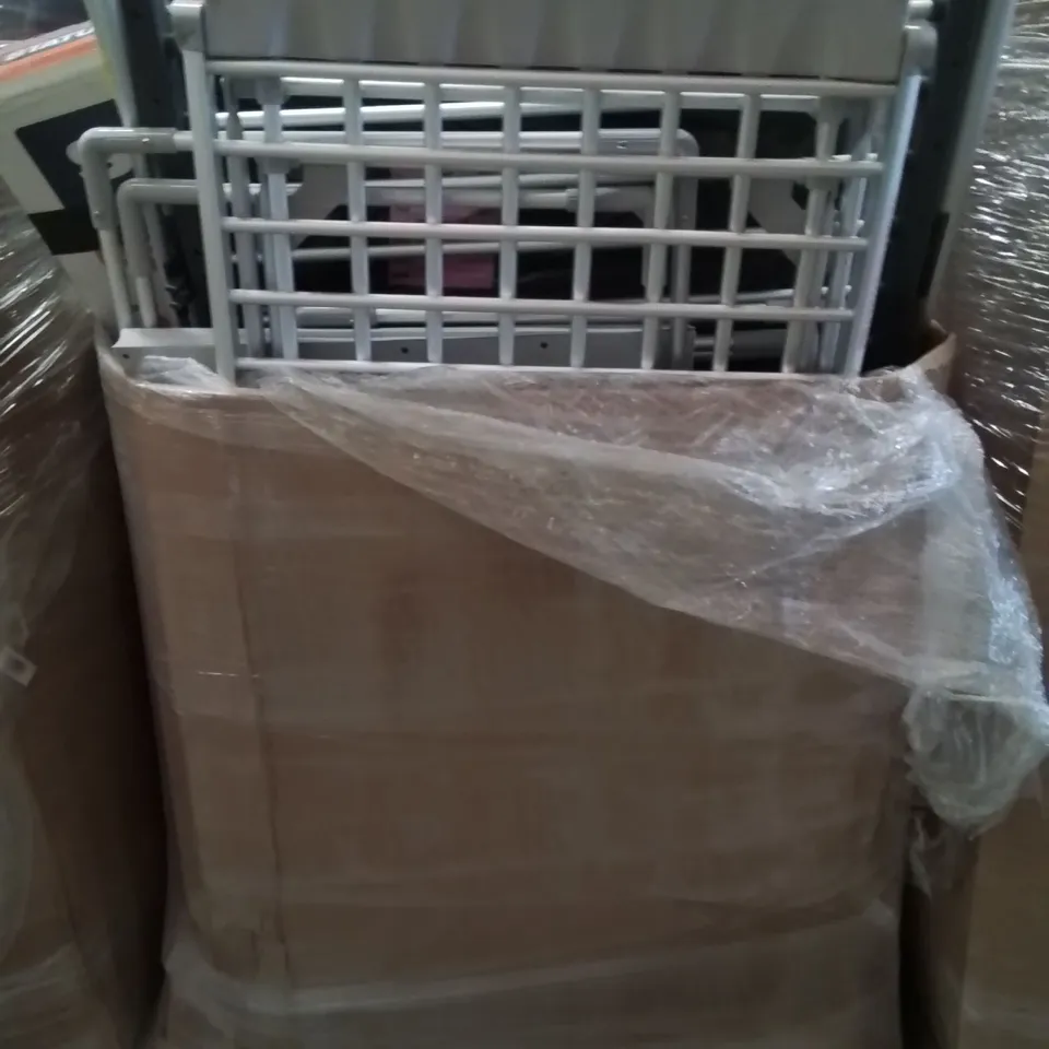 PALLET CONTAINING A LARGE QUANTITY OF HEATED CLOTHES AIRERS