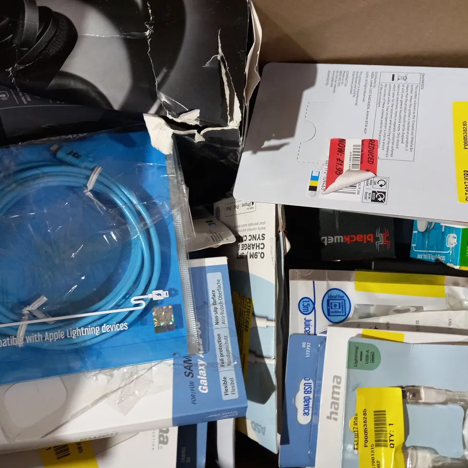 BOX OF APPROXIMATELY 20 ASSORTED ELECTRICAL ITEMS TO INCLUDE ONN SAMSUNG GALAXY S8 THIN CASE, BLACKWEB 20000MAH POWER BANK, JVC GUMY STEREO HEADAPHONES, ETC