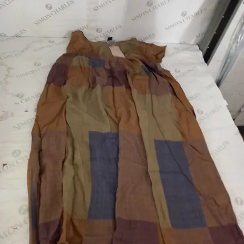 EMERY ROSE MEDIUM DRESS