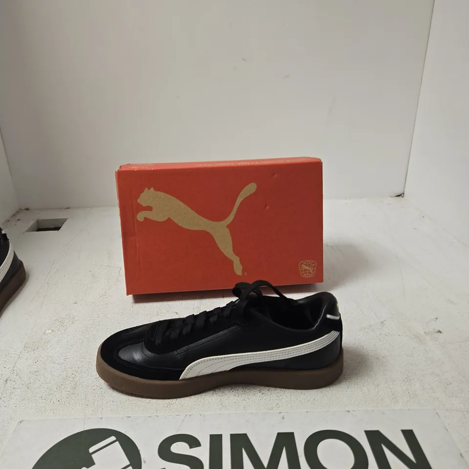 PUMA TRAINERS – BLACK WITH WHITE STRIPE, MEN'S SHOES (BOXED) - UK 5 