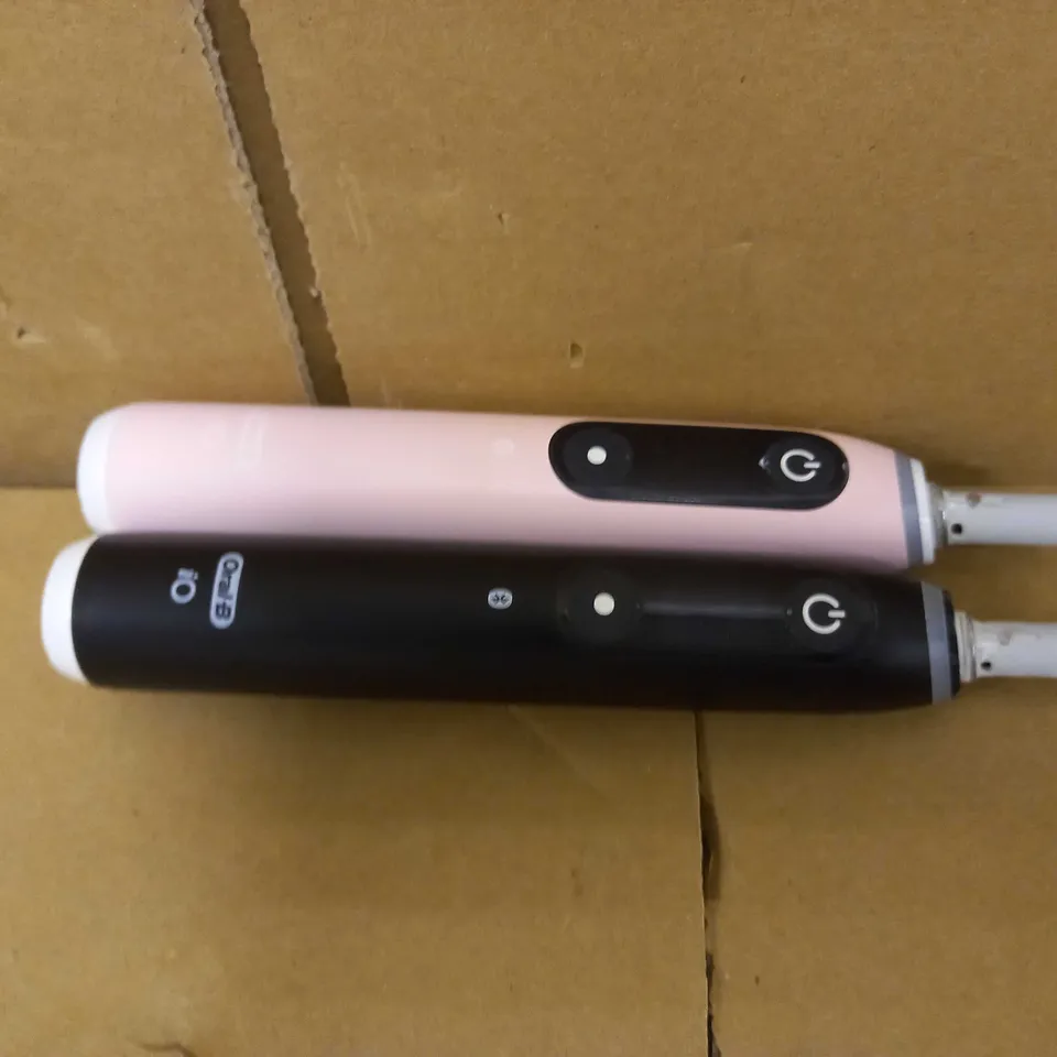 ORAL-B IO SERIES 6 DUO ELECTRIC TOOTHBRUSH SET