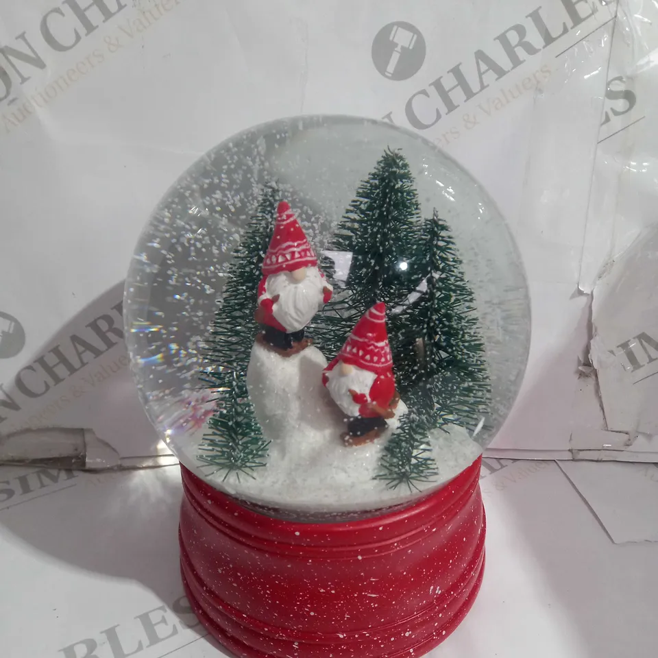 BOXED SANTA EXPRESS CHRISTMAS CHARACTER MUSICAL WATER SPINNER - GONK