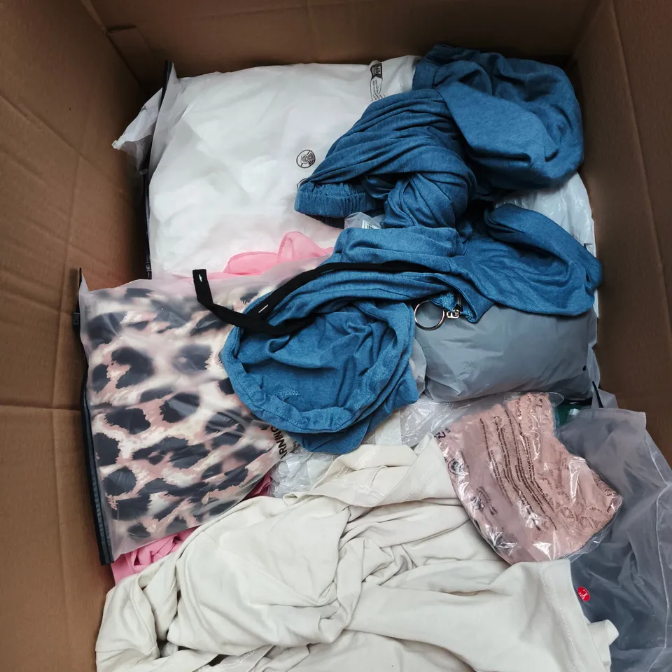 BOX OF APPROXIMATELY 25 ASSORTED CLOTHING ITEM TO INCLUDE VERY COLLECTION DRESS, TOAST SLEEVELESS DENIM DRESS ETC