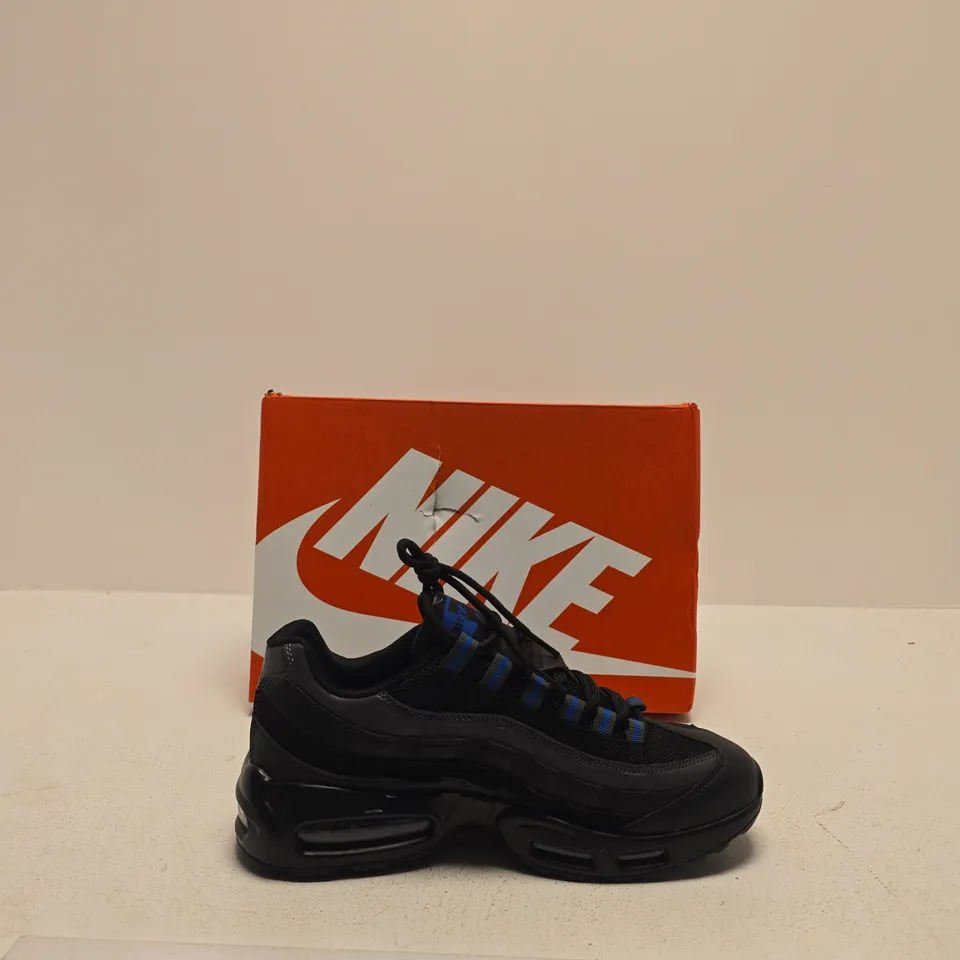 NIKE BLACK RUNNING SNEAKERS WITH BLUE SWOOSH SIZE UK 8