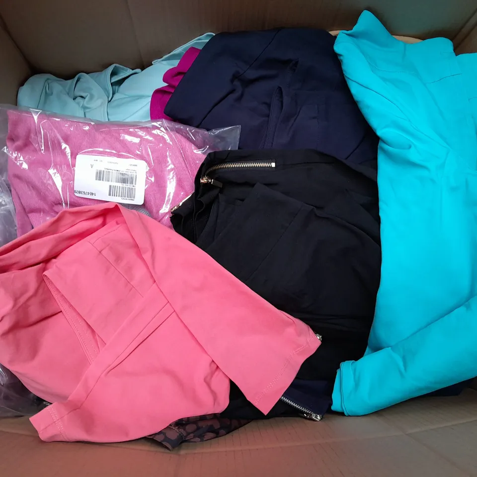 BOX OF APPROX 25 ASSORTED CLOTHING ITEMS TO INCLUDE - T-SHIRT , PANTS , JACKET ETC