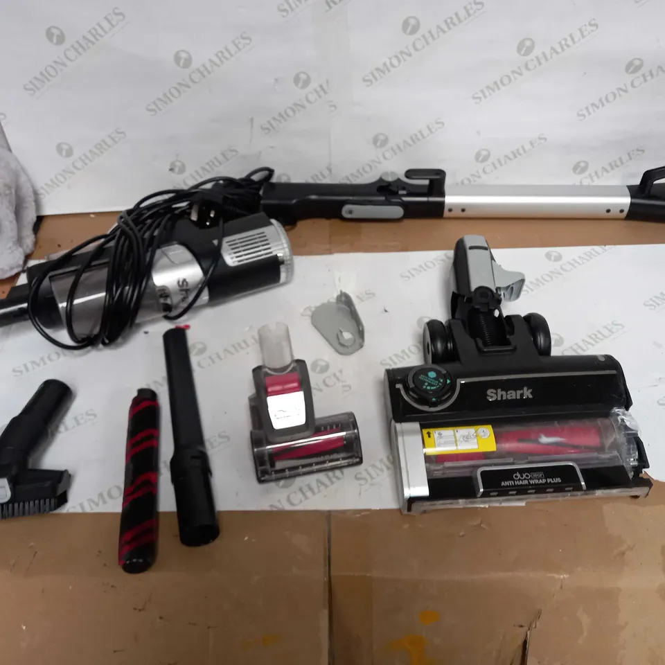 SHARK STRATOS ANTI HAIR WRAP PET PRO VACUUM CLEANER