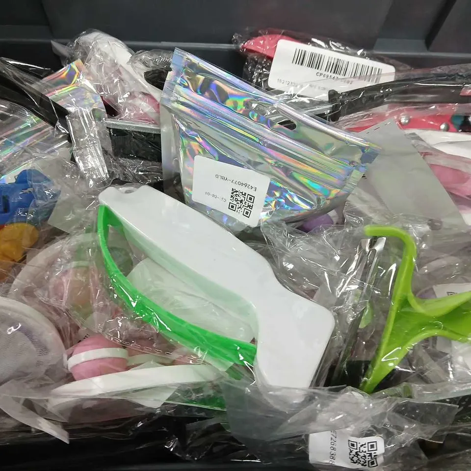 BOX OF APPROXIMATELY 12 ASSORTED ITEMS TO INCLUDE - BABY BOTTLE , STACKER BABY TOY , BRUSH ETC