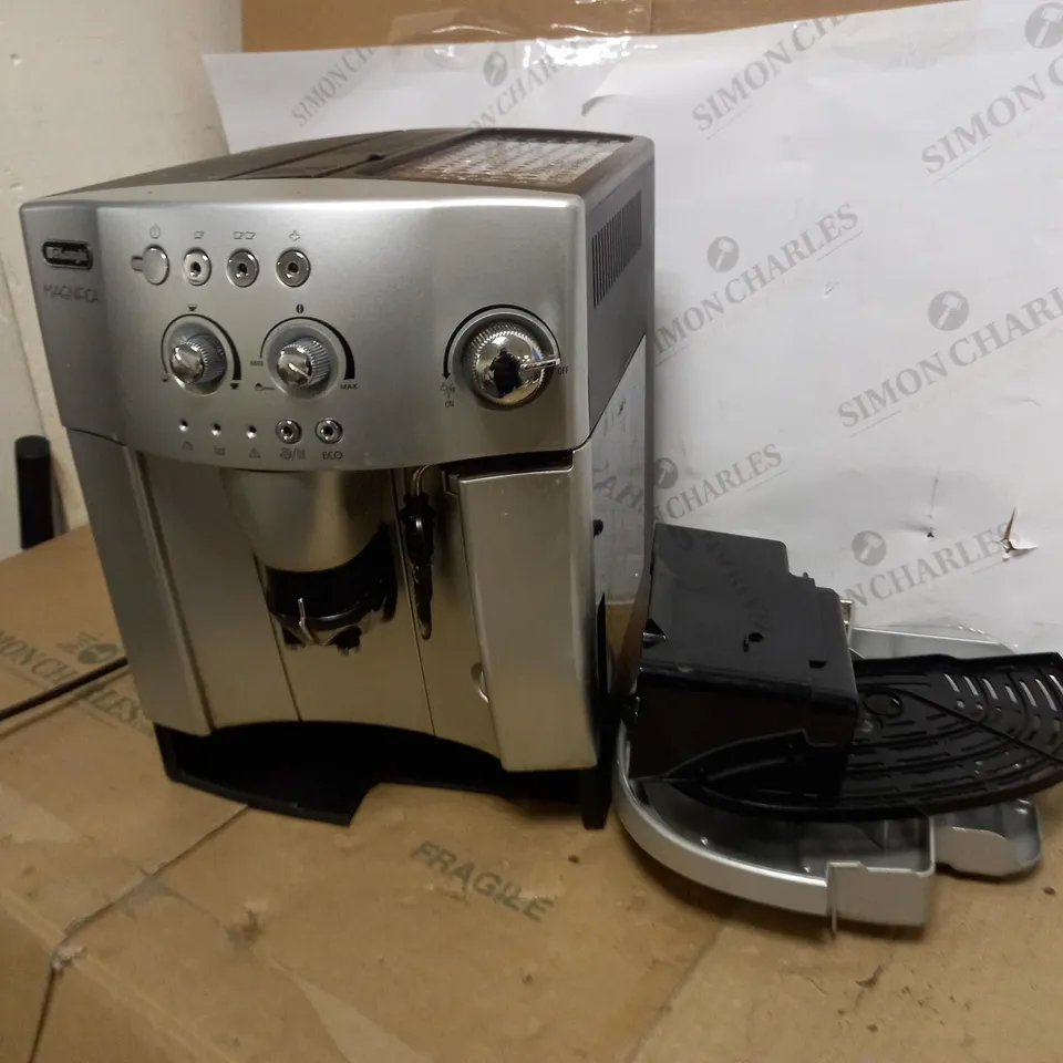 DELONGHI MAGNIFICA COFFEE MACHINE 