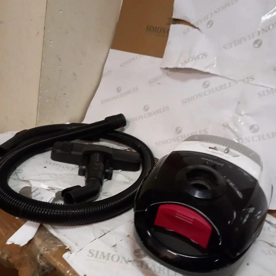 AEG VACUUM CLEANER