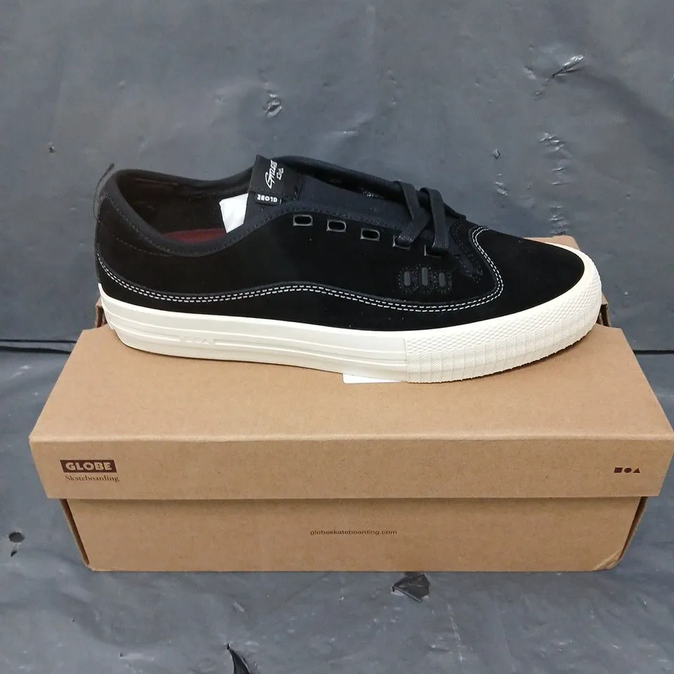 BOXED PAIR OF GLOBE GILLETTE TRAINERS IN BLACK - 7