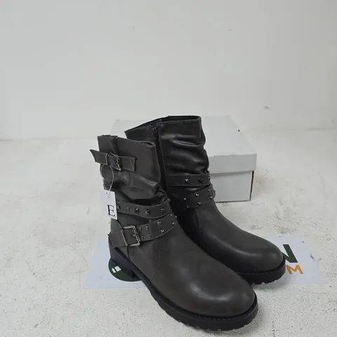 E SHOES BY EMMA CHARCOAL STUDDED BUCKLE BOOTS, UK SIZE 8