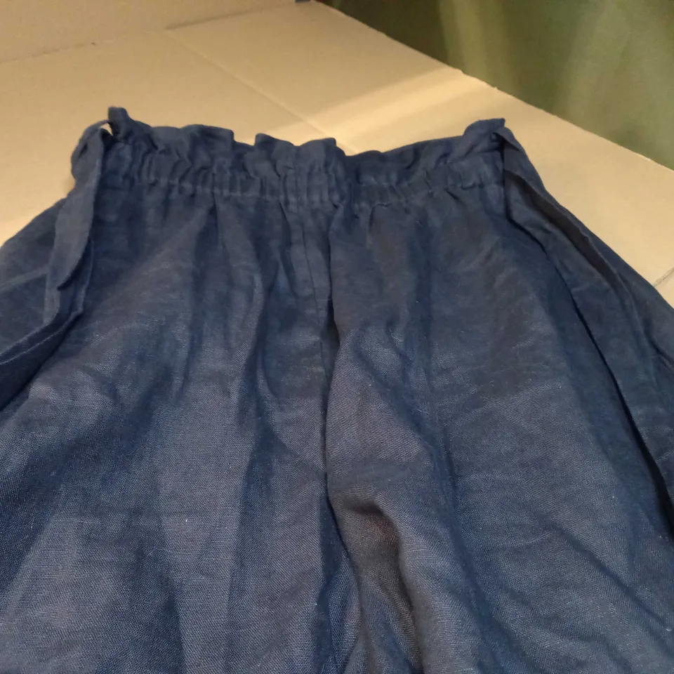 COS NAVY LINEN STYLE WIDE LEG SHORT TROUSERS 