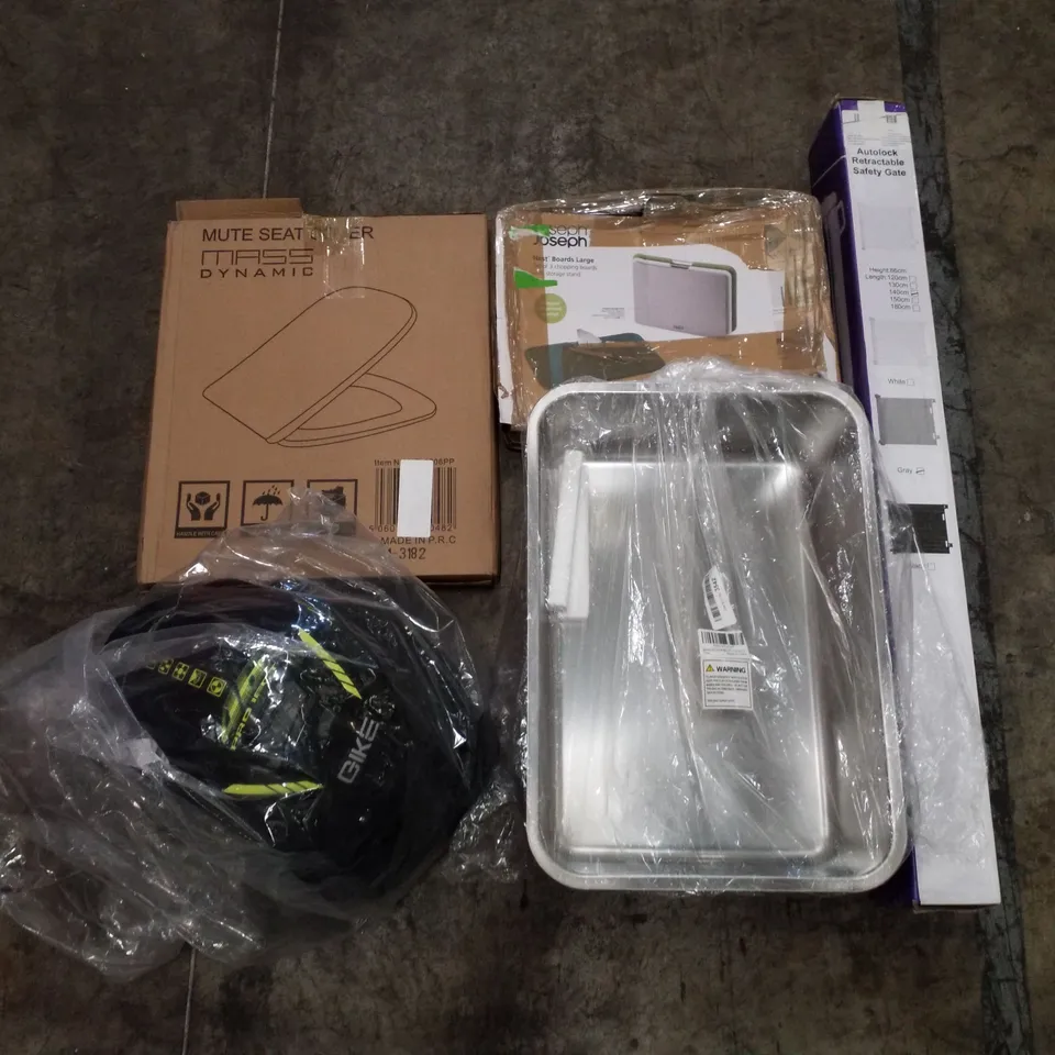 PALLET OF ASSORTED PRODUCTS INCLUDING TOILET SEAT, SET OF CHOPPING BOARDS, RETRACTABLE SAFETY GATE, CAT LITTER BOX, MOTORCYCLE HELMET