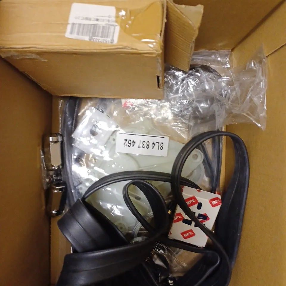 BOX OF APPROXIMATELY 15 ASSORTED VEHICULAR PARTS & ACCESSORIES TO INCLUDE OXFORD BICYCLE STAND, LED HEAD LIGHTS, EPIC CLEANING SOLUTION ETC 
