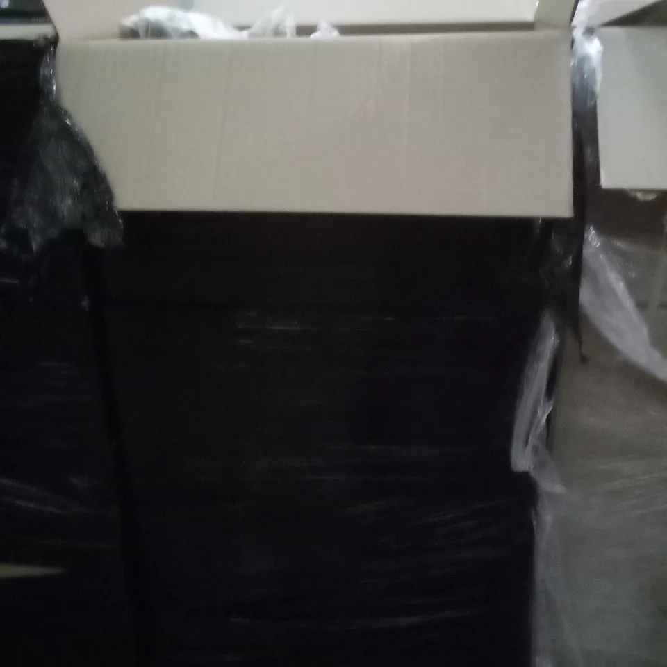 PALLET OF ASSORTED ITEMS INCLUDING JIG SAW PUZZLES , AIR CONDITIONER , AIR FRYER ACCESSORIES, ETC 