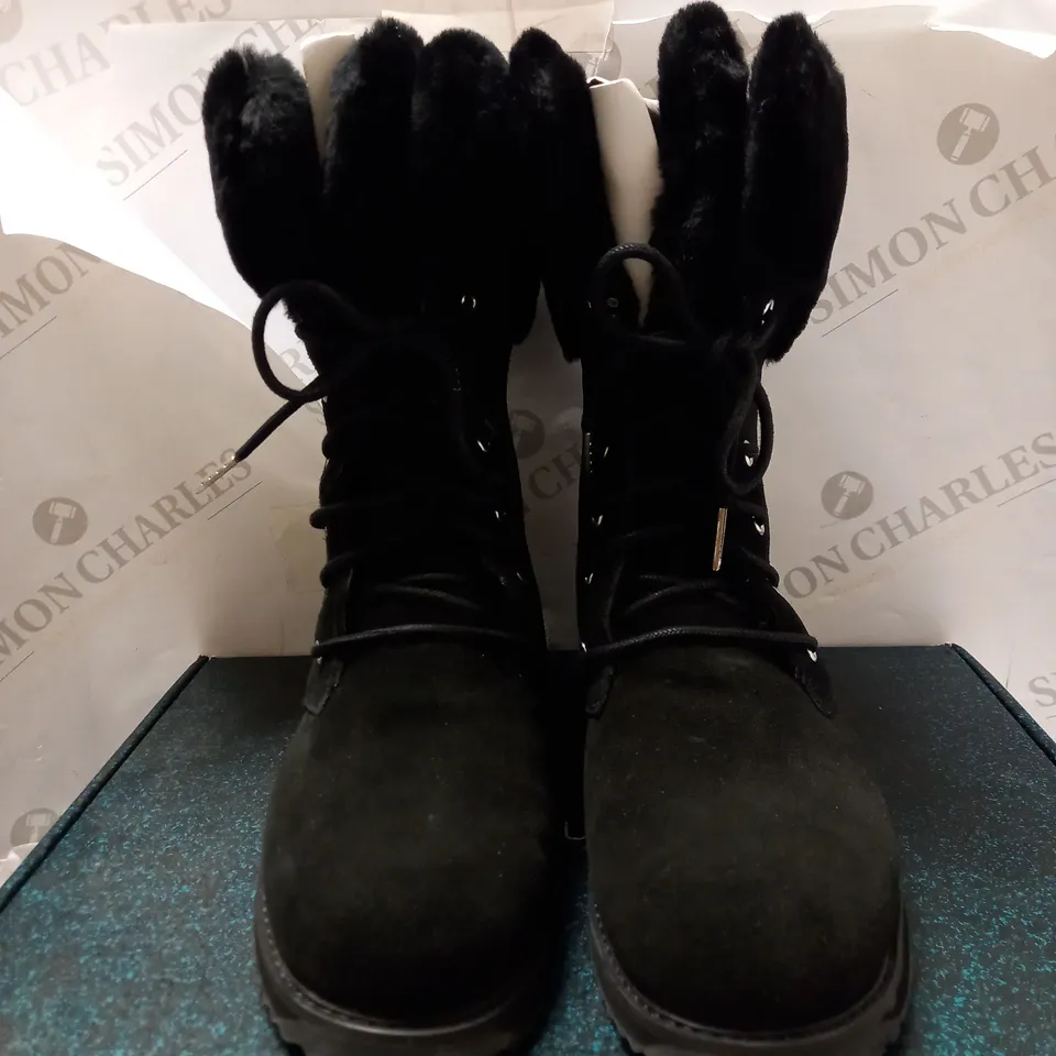 EMU AUSTRALIA "SHORELINE" FAUX LEATHER LACE BOOTS - UK SIZE 6, BLACK 