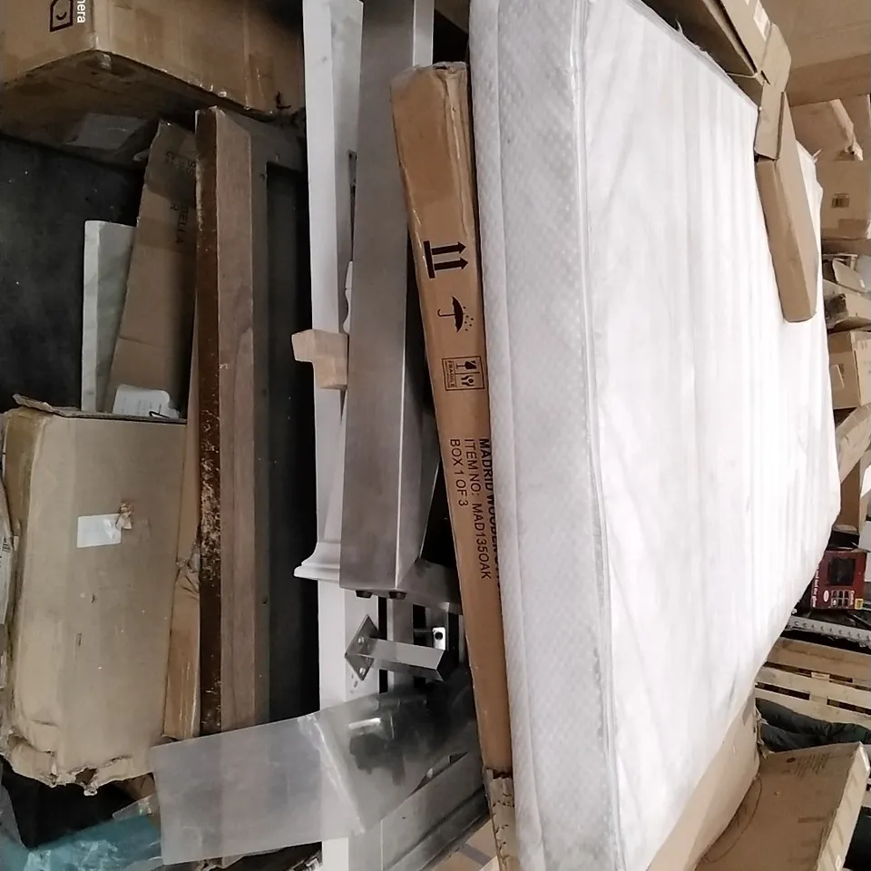 PALLET OF ASSORTED BED AND FURNITURE PARTS 