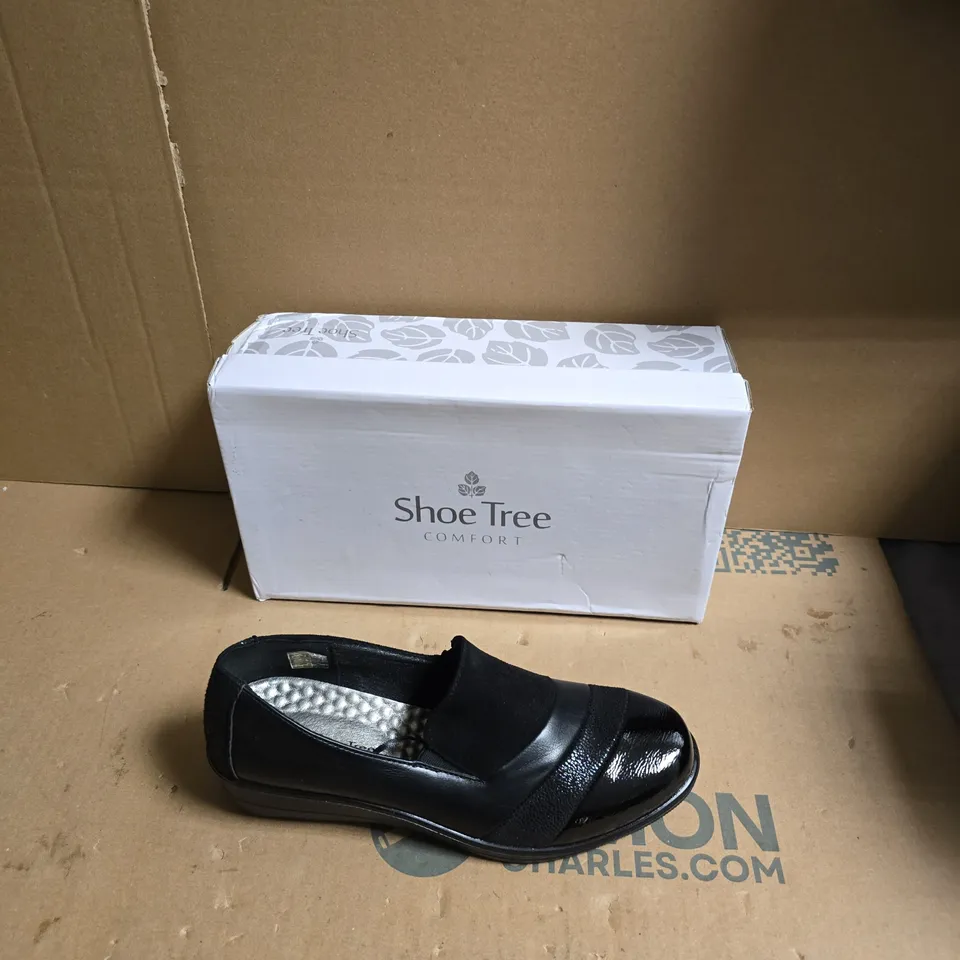 SHOE TREE COMFORT WOMEN'S BLACK LEATHER-LOOK SLIP-ON LOAFERS - UK SIZE 6