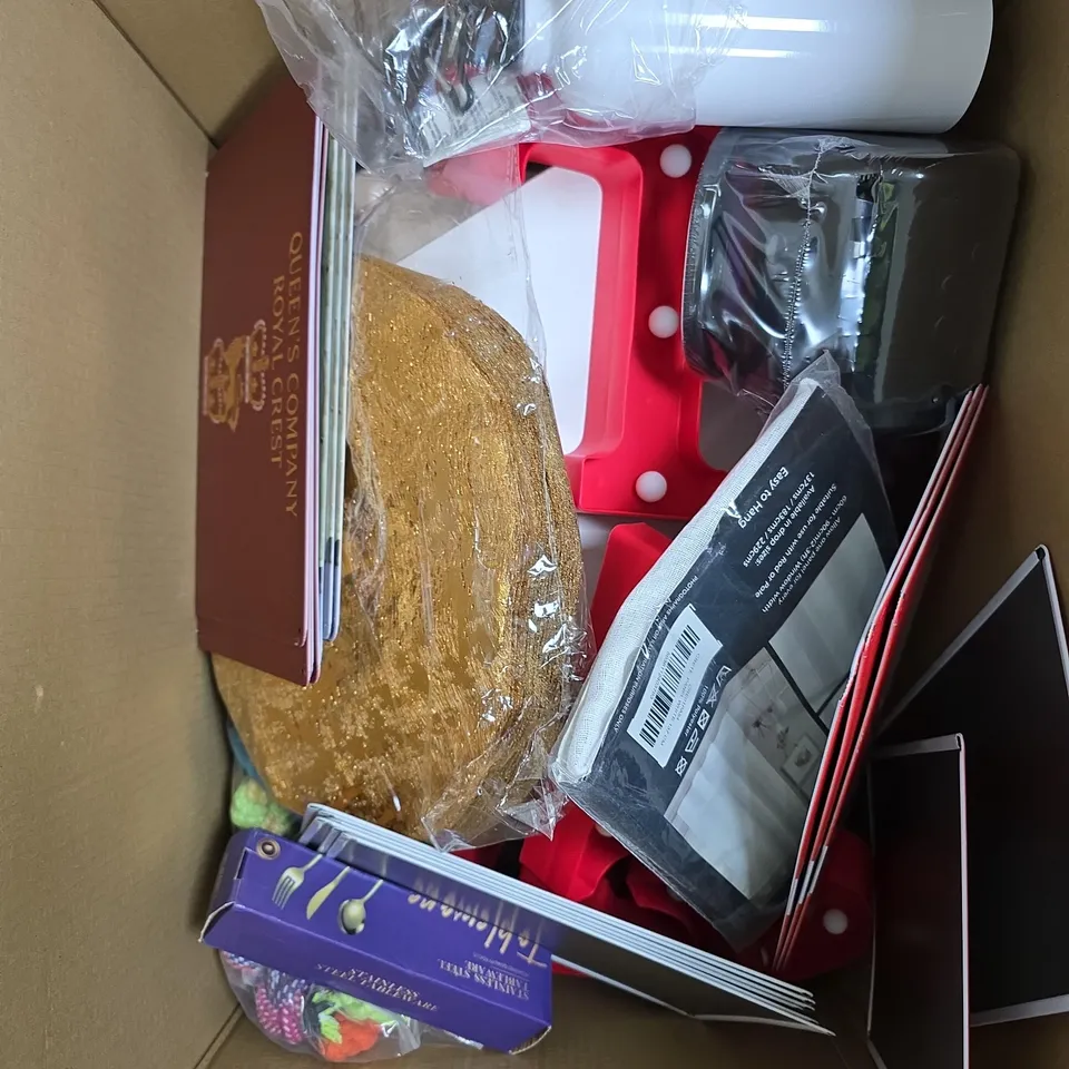 APPROXIMATELY 20 ASSORTED HOUSEHOLD PRODUCTS TO INCLUDE DRINK BOTTLE, CURTAINS, HOME DECOR ETC 