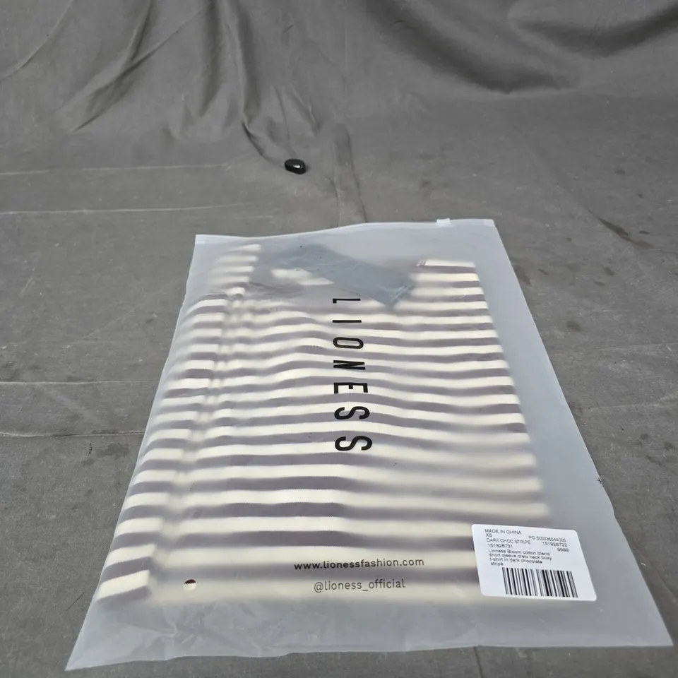 LIONESS BLOOM COTTON BLEND SHORT SLEEVE BOXY T‑SHIRT – DARK CHOCOLATE STRIPE – XS. BAGGED