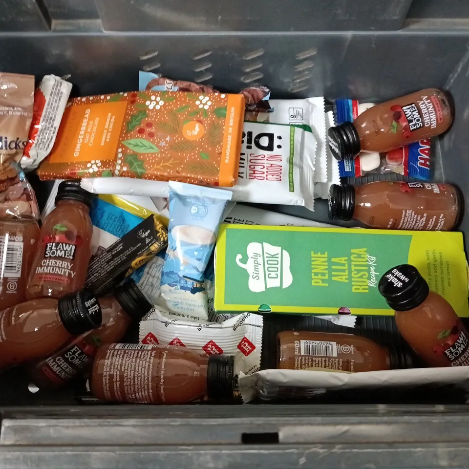 LOT OF APPROXIMATELY 25 ASSORTED FOOD AND DRINKS ITEMS TO INCLUDE FLAWSOME IMMUNITY SHOTS, PATCHI CHOCOLATE AND DIABLO BARS