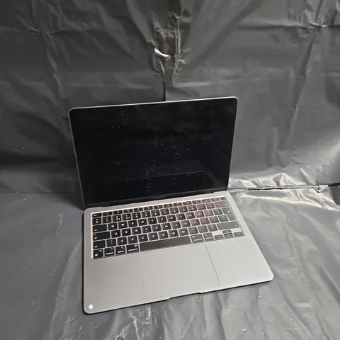 APPLE MACBOOK AIR (A2337)