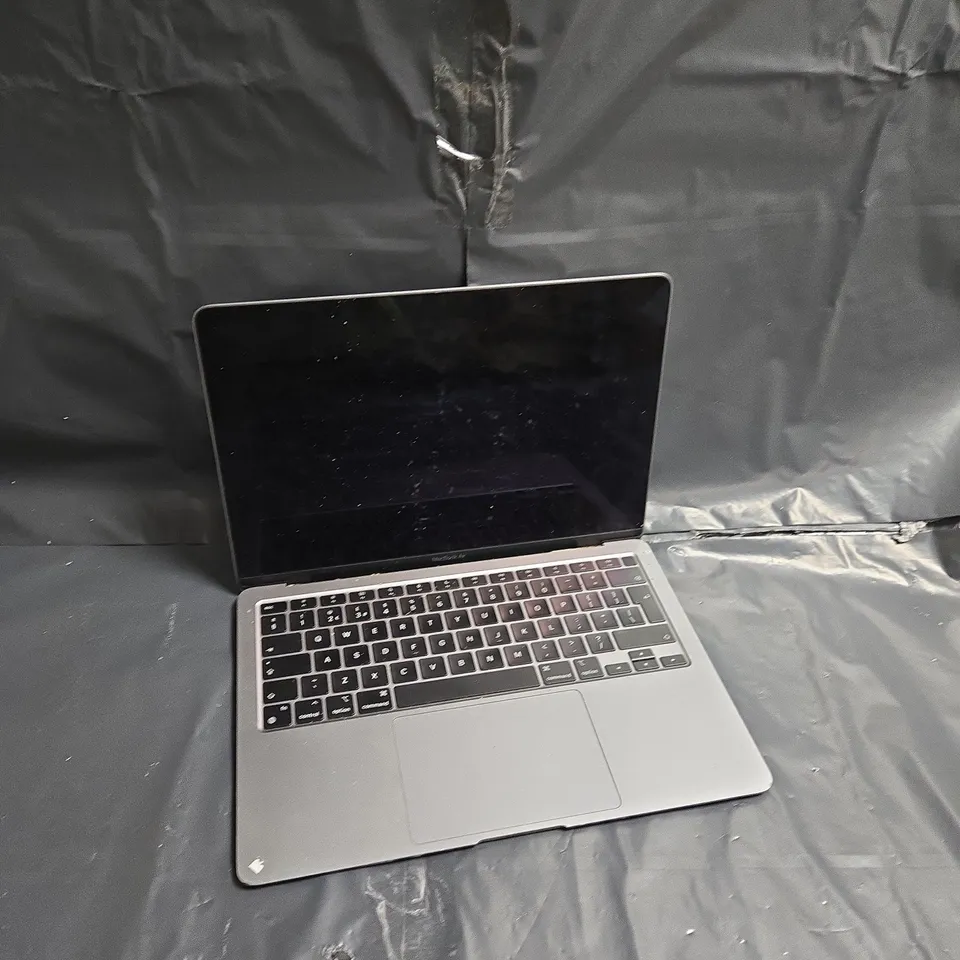 APPLE MACBOOK AIR (A2337)