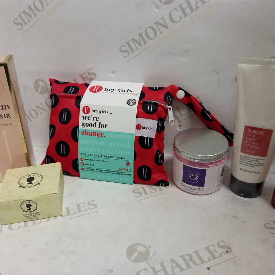 LOT OF APPROXIMATELY 20 ASSORTED HEALTH & BEAUTY ITEMS, TO INCLUDE CLEANSER, STROBE CREAM, WHIPPED SOAP, ETC