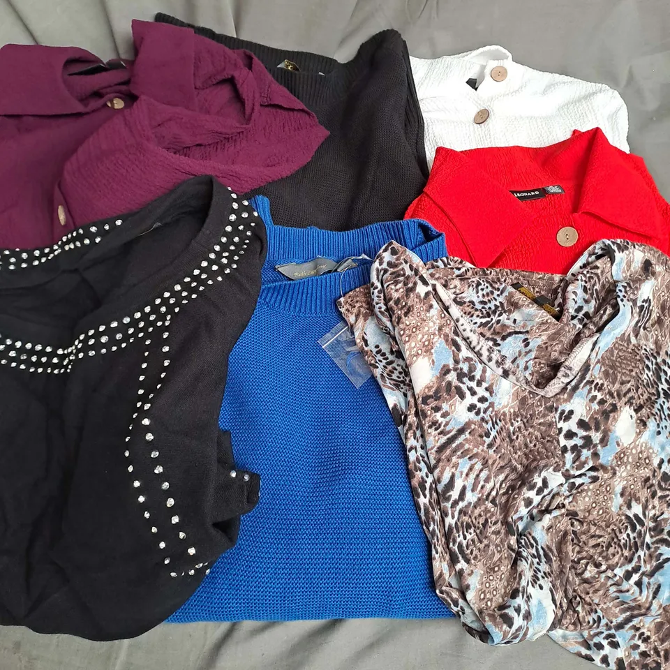 BOX OF APPROX 20 ASSORTED CLOTHING ITEMS TO INCLUDE - JUMPERS, TOPS, VESTS ETC