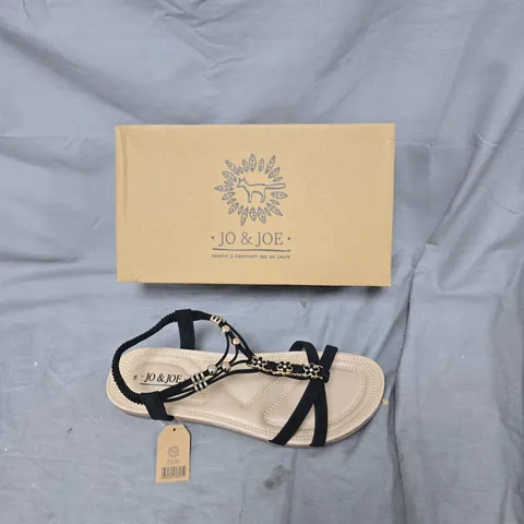 JO & JOE WOMENβS SANDALS β BLACK STRAPS WITH FLORAL EMBELLISHMENTS β UK 8