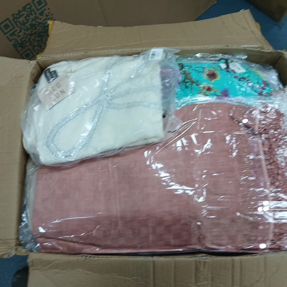 LARGE BOX OF ASSORTED CLOTHING ITEMS IN VARIOUS COLOURS, SIZES AND STYLES 