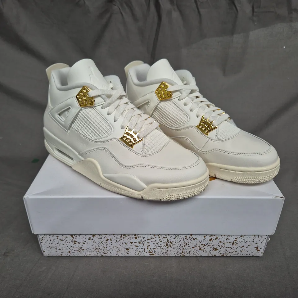 BOXED PAIR OF WOMENS AIR JORDAN 4 RETRO TRAINERS - UK SIZE 9.5