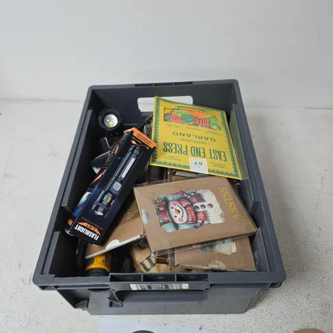 TOTE OF APPROXIMATELY 12 ASSORTED ITEMS TO INCLUDE: FLOOR CLEANER TEA TREE & THYME 