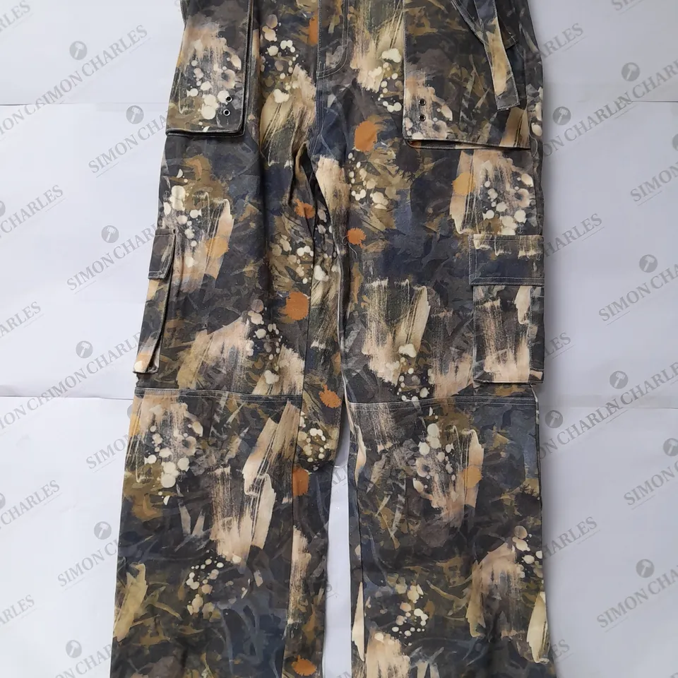 MARS THE LABEL THE MARS CAMO CARGOS IN KHAKI - LARGE