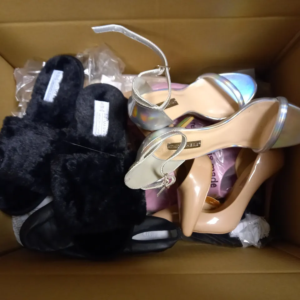 LOT OF APPROX 10 PAIRS OF ASSORTED SHOES 