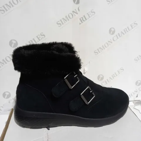 BOXED PAIR OF SKECHERS WINTER ON THE GO FAUX FUR TRIM BOOTS, BLACK - SIZE 5.5