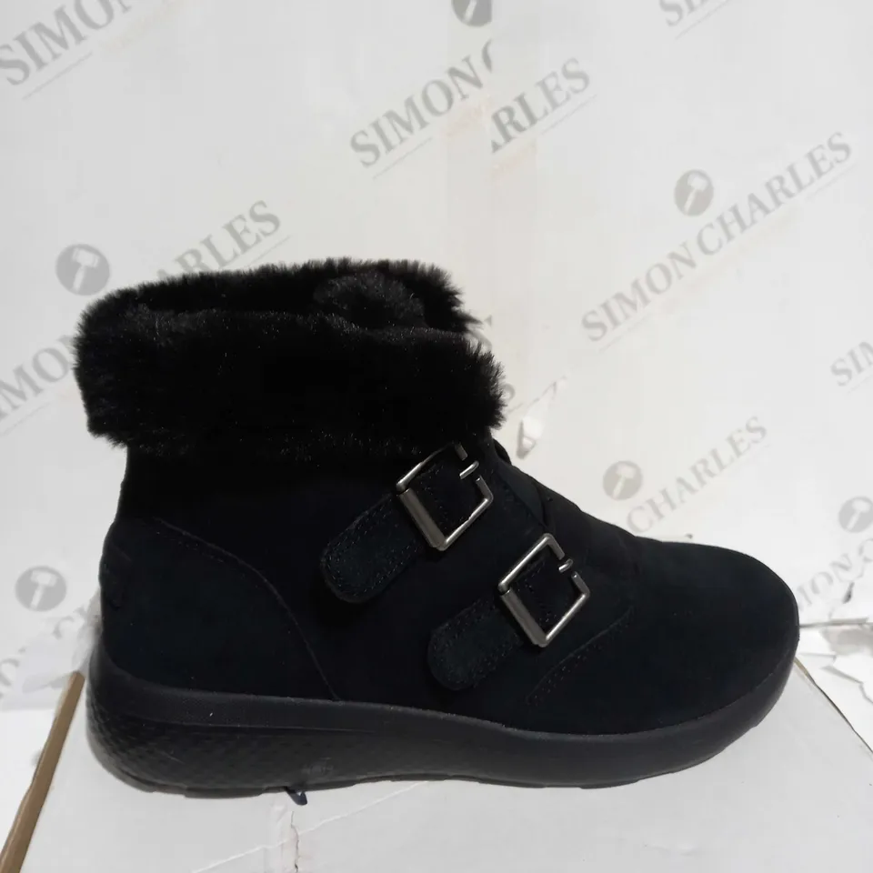 BOXED PAIR OF SKECHERS WINTER ON THE GO FAUX FUR TRIM BOOTS, BLACK - SIZE 5.5