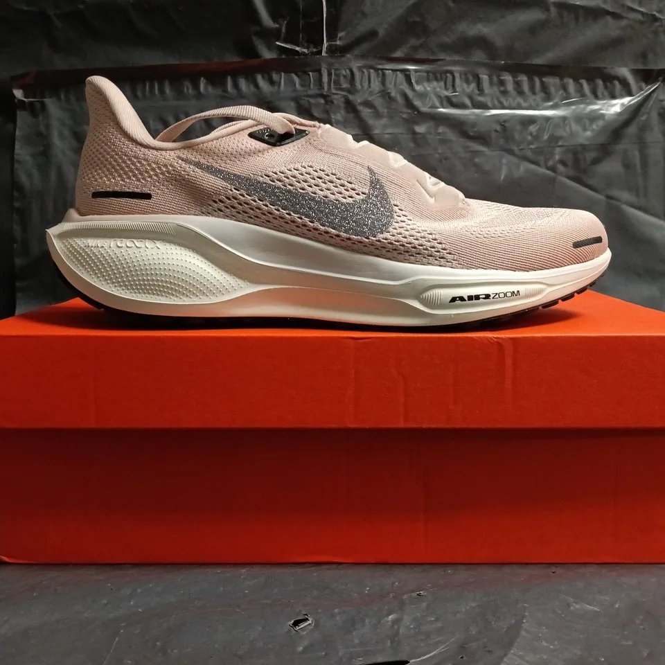BOXED PAIR OF NIKE AIR ZOOM PEGASUS 41 RPM TRAINERS IN PINK/ANTHRACITE SIZE UK 6