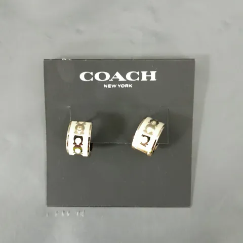 ENAMEL C CHAIN HUGGIE EARRINGS 