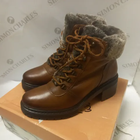 BOXED CHALO0TT TAN LEATHER FAUX FUR BOOTS - SIZE 7