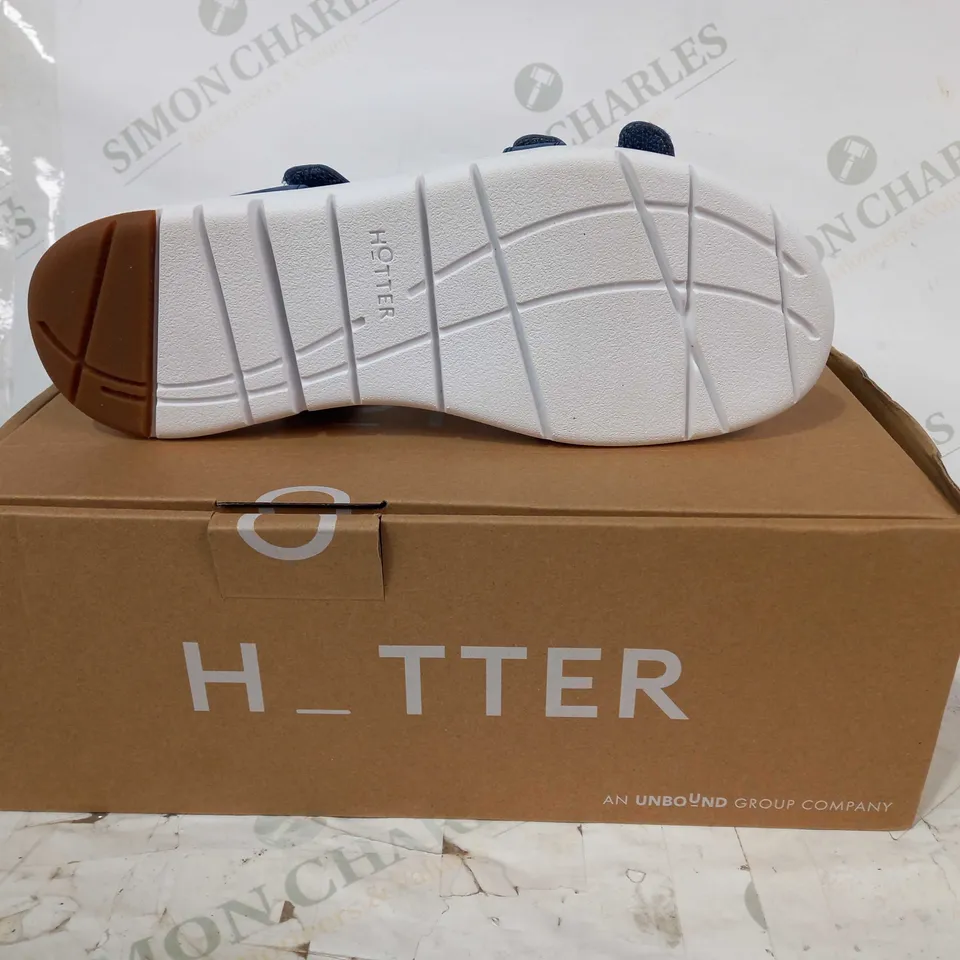 BOXED PAIR OF HOTTER OPEN TOE LEATHER SANDALS IN BLUE UK SIZE 7