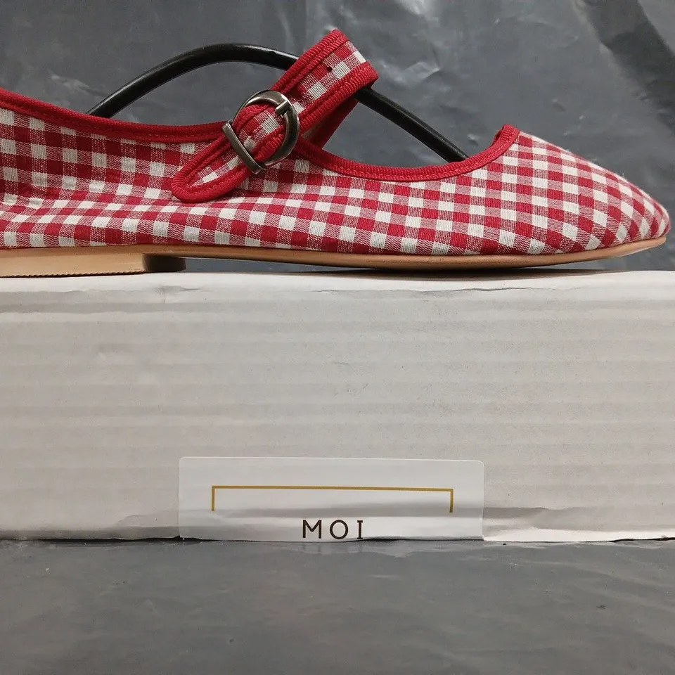 BOXED PAIR OF MOI SHOES IN RED/WHITE CHECK SIZE EU 37