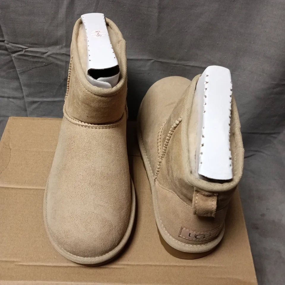 BOXED UGG CLASSIC MINI II BOOTS – WOMEN'S BEIGE SUEDE, UK 4 (US 6)
