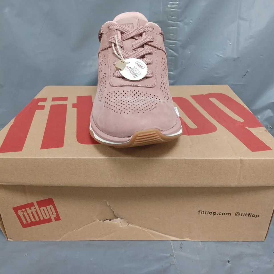 BOXED PAIR OF FITFLOP VITAMIN SPORTS SNEAKERS IN DUSKY PINK SIZE UK 6