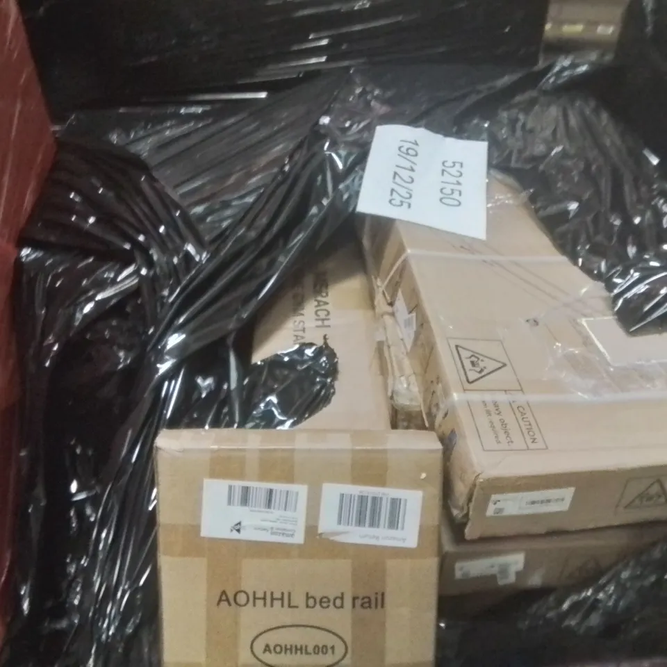 PALLET OF ASSORTED HOUSEHOLD GOODS AND PRODUCTS TO INCLUDE;CEILING LIGHT,BED RAIL,LEGO CITY STUNTZ 