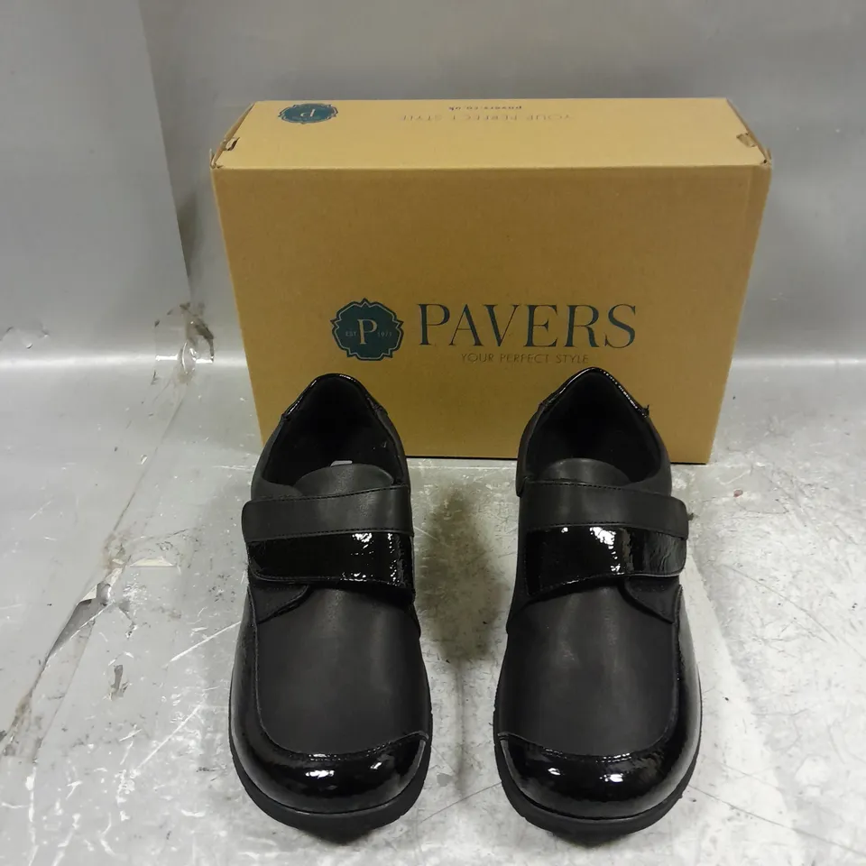 BOXED PAIR OF PAVERS EASYFIT STRAP SHOES SIZE 38