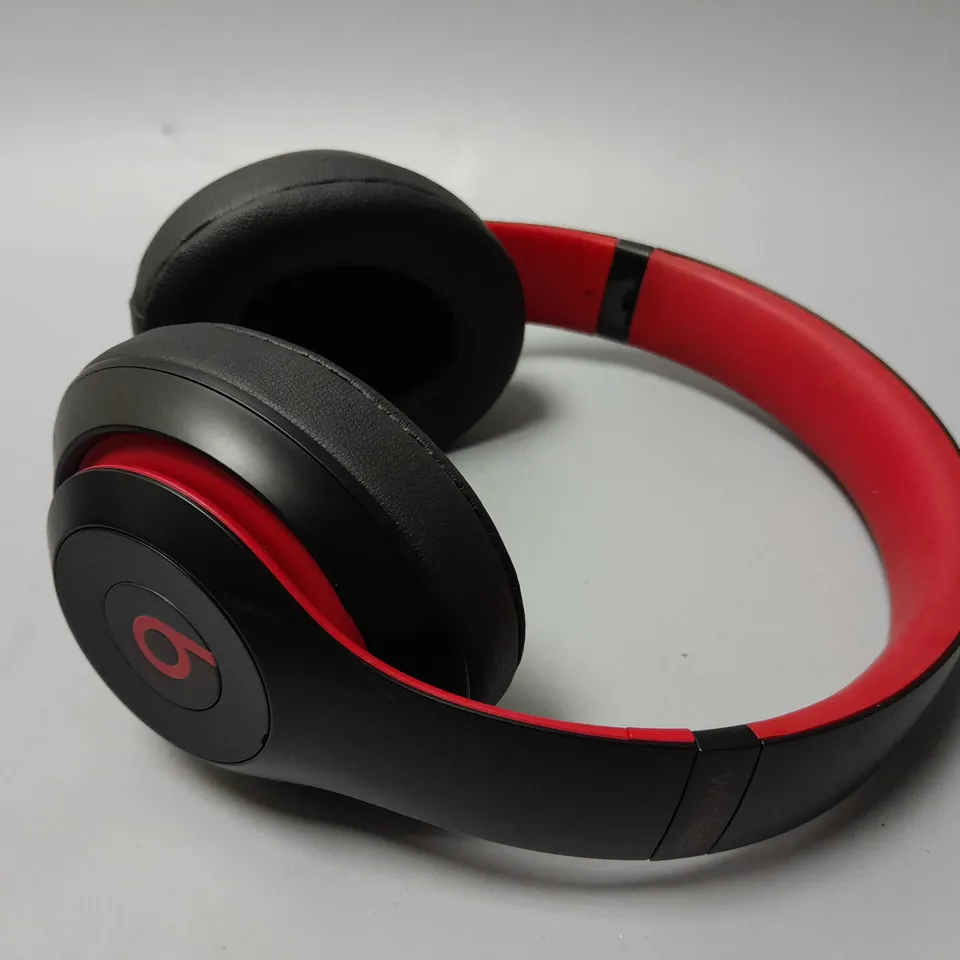 BEATS STUDIO3 HEADPHONES - RED/BLACK