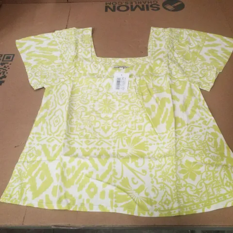 BOX CONTAINING APPROXIMATELY 2 BRAND NEW J D WILLIAMS LIME PRINT SQUARE NECK TOP - SIZE 8